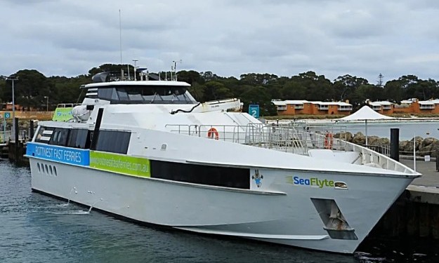 SEA STRIDE – BLT 1995 / 35.4M LOA / 200 PAX / HIGH-SPEED PASSENGER VESSEL - PAKISTAN