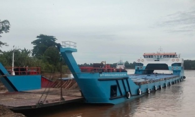 KEENAN RANISSA SEJATI – 020 BLT/ 1700 DWT @ 56.8M LOA/ LCT CARGO/ INDONESIA